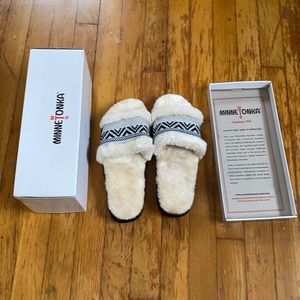 Minnetonka Eva Slide slippers